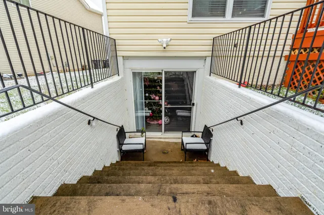 $750,000 | 4169 Agency Loop, Triangle, VA 22172