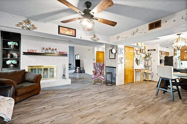 $965,000 | 1612 Lakecrest Circle, Granbury, TX 76048