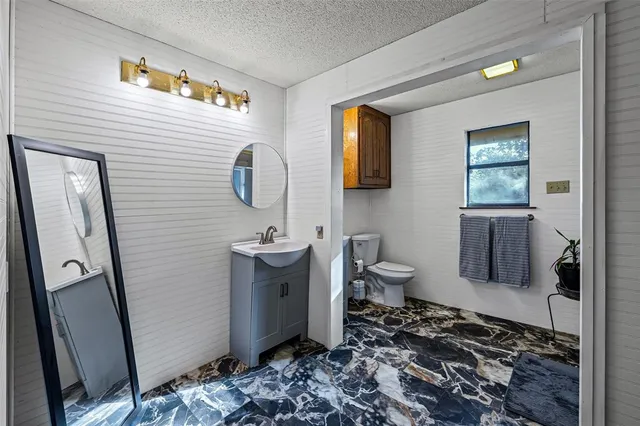 $965,000 | 1612 Lakecrest Circle, Granbury, TX 76048