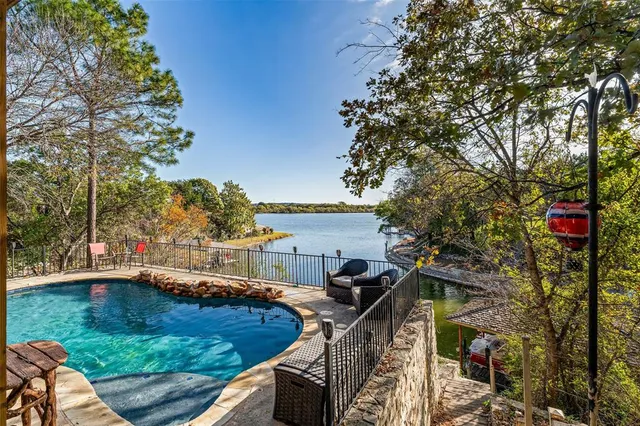 $965,000 | 1612 Lakecrest Circle, Granbury, TX 76048