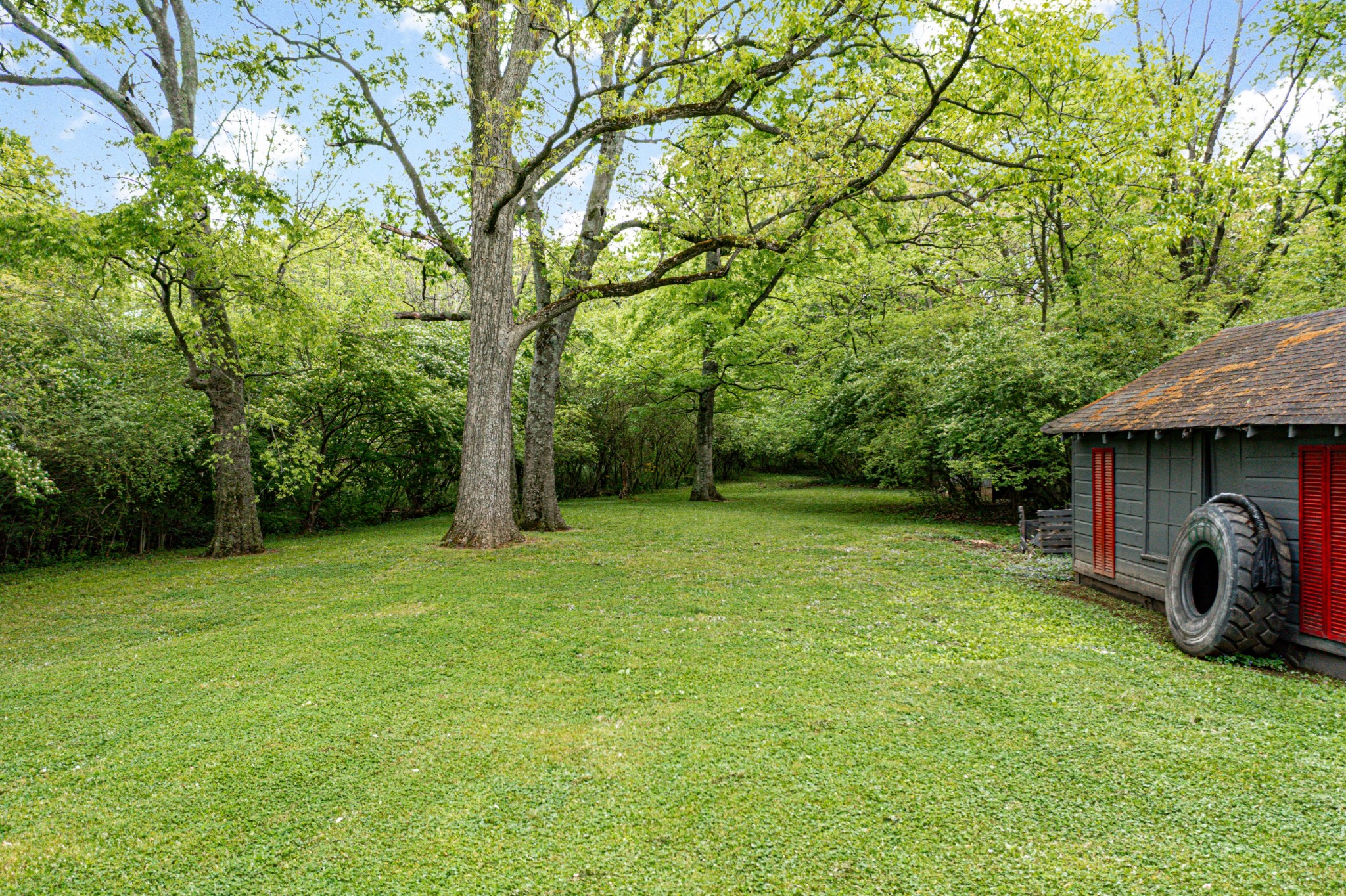 1156 Pierce Road Madison, TN 37115 - Photo 25 of 30 a backyard of a house with trampoline