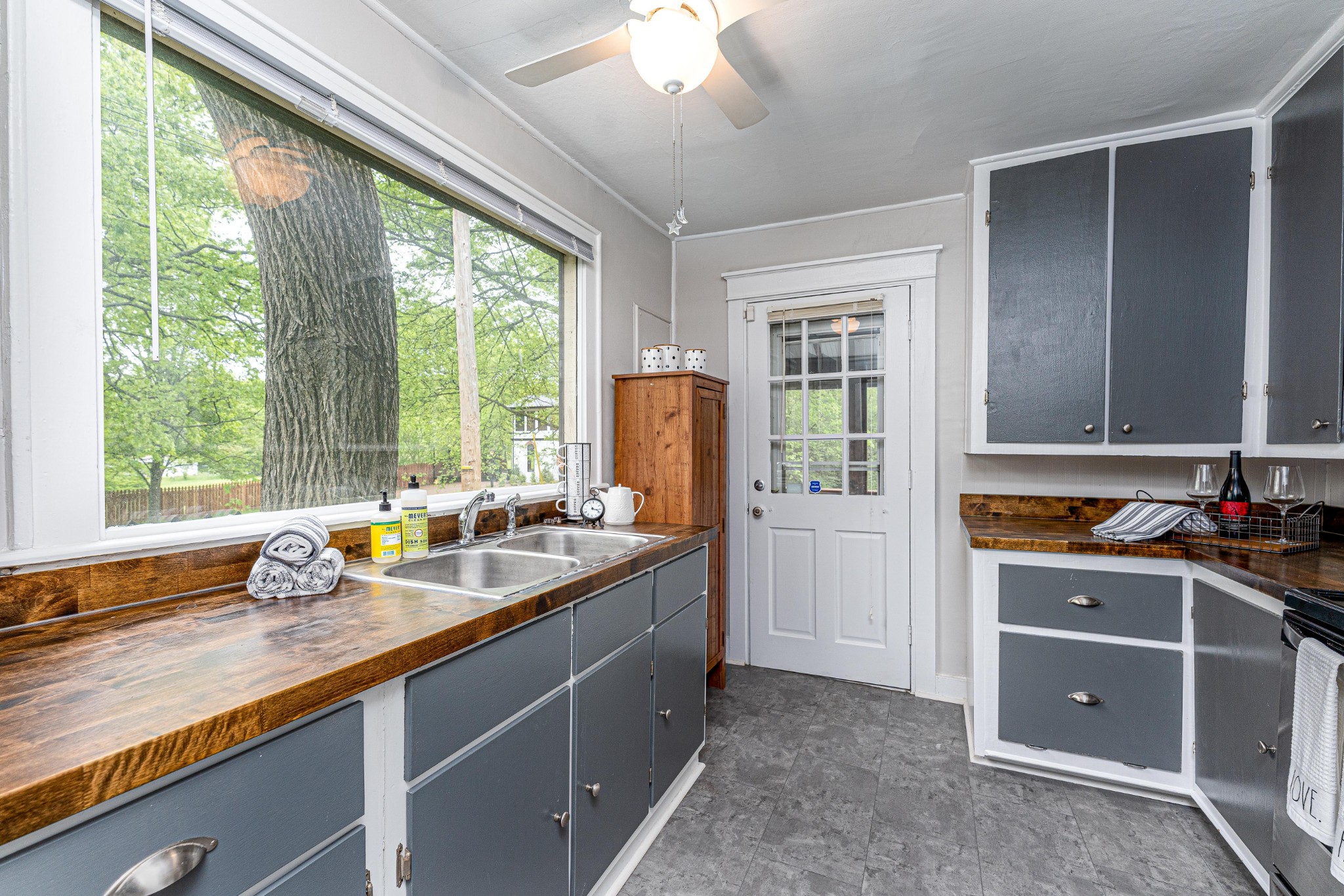 1156 Pierce Road Madison, TN 37115 - Photo 10 of 30 a kitchen that has a sink and a window
