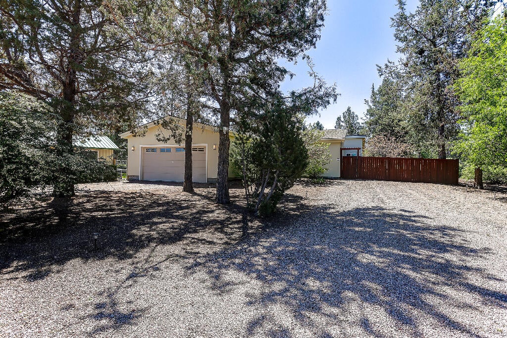 65190 Gerking Market Road Bend, OR 97703 - Photo 55 of 74 54