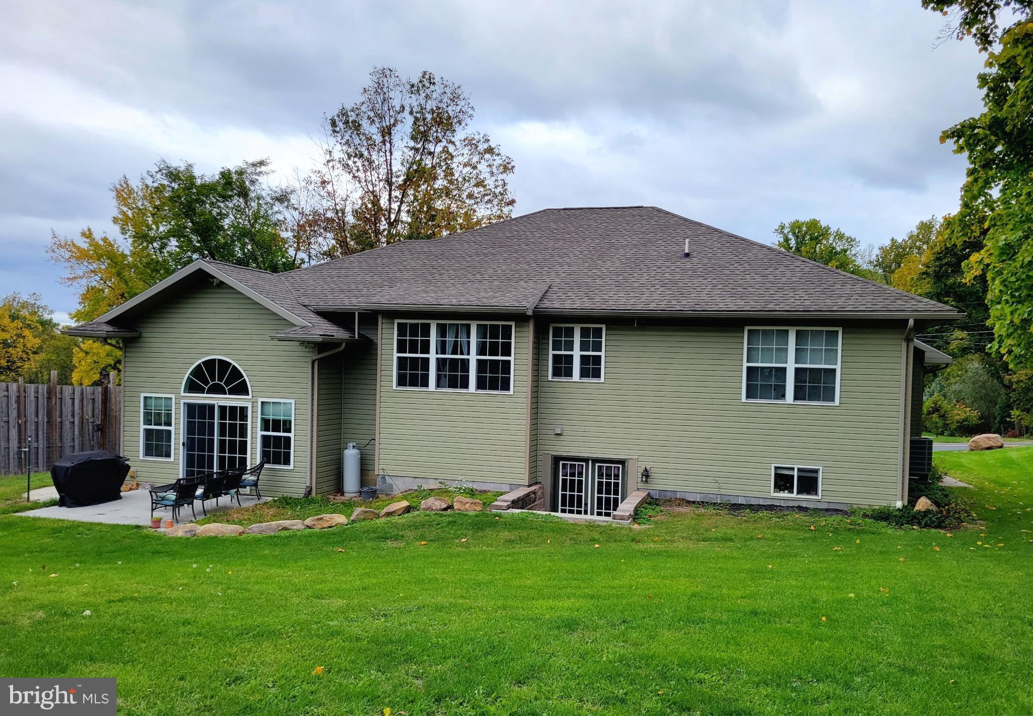 12292 Pen Mar Road, Unit 2 Waynesboro, PA 17268 - Photo 5 of 28 Review view showing walk up