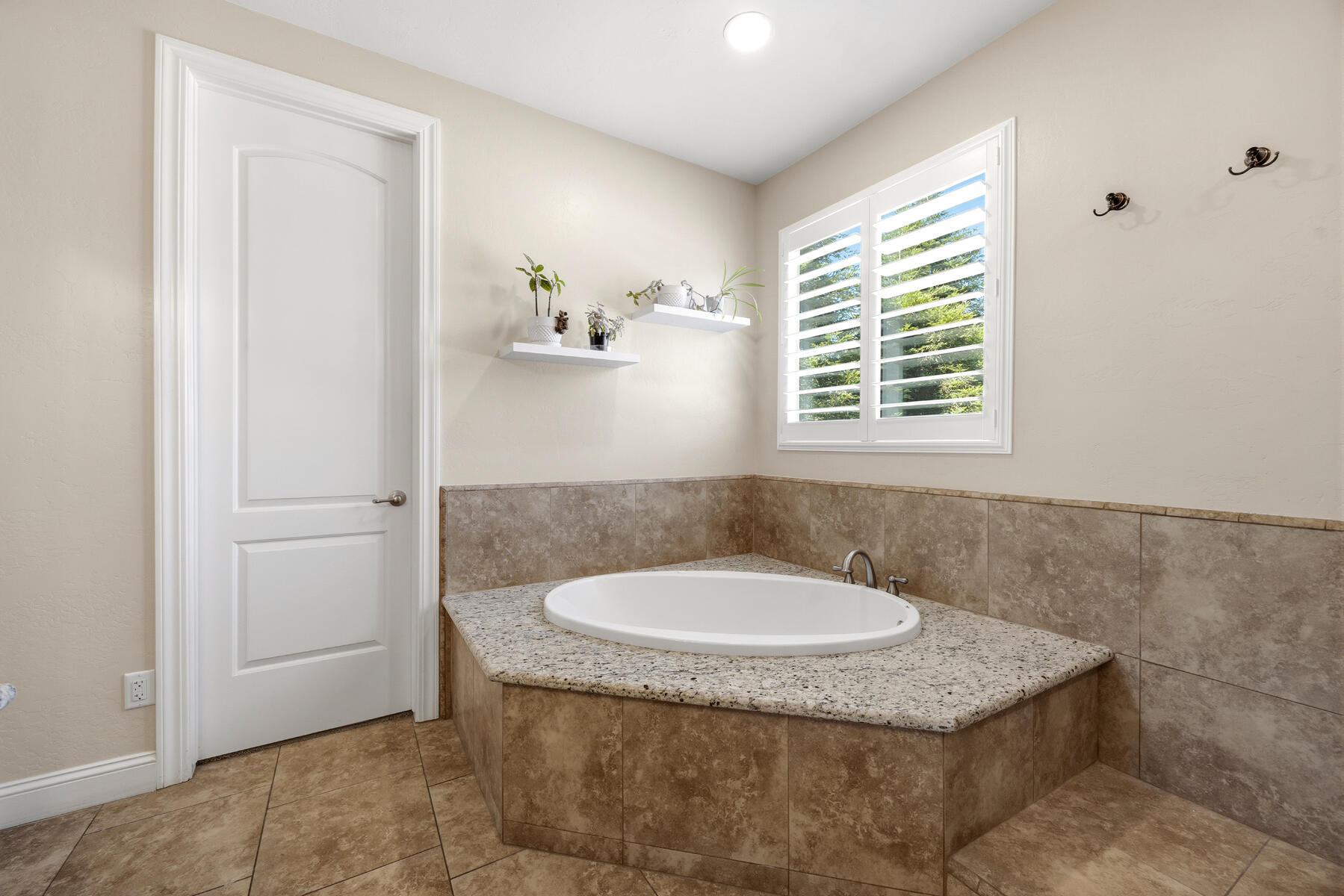 2208 West Benton Court Exeter, CA 93221 - Photo 38 of 84 38 - Primary Bathroom (2)