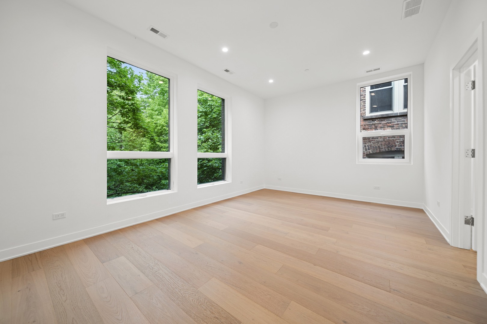 1333 East Madison Park Chicago, IL 60615 - Photo 15 of 32 a view of an empty room with a window