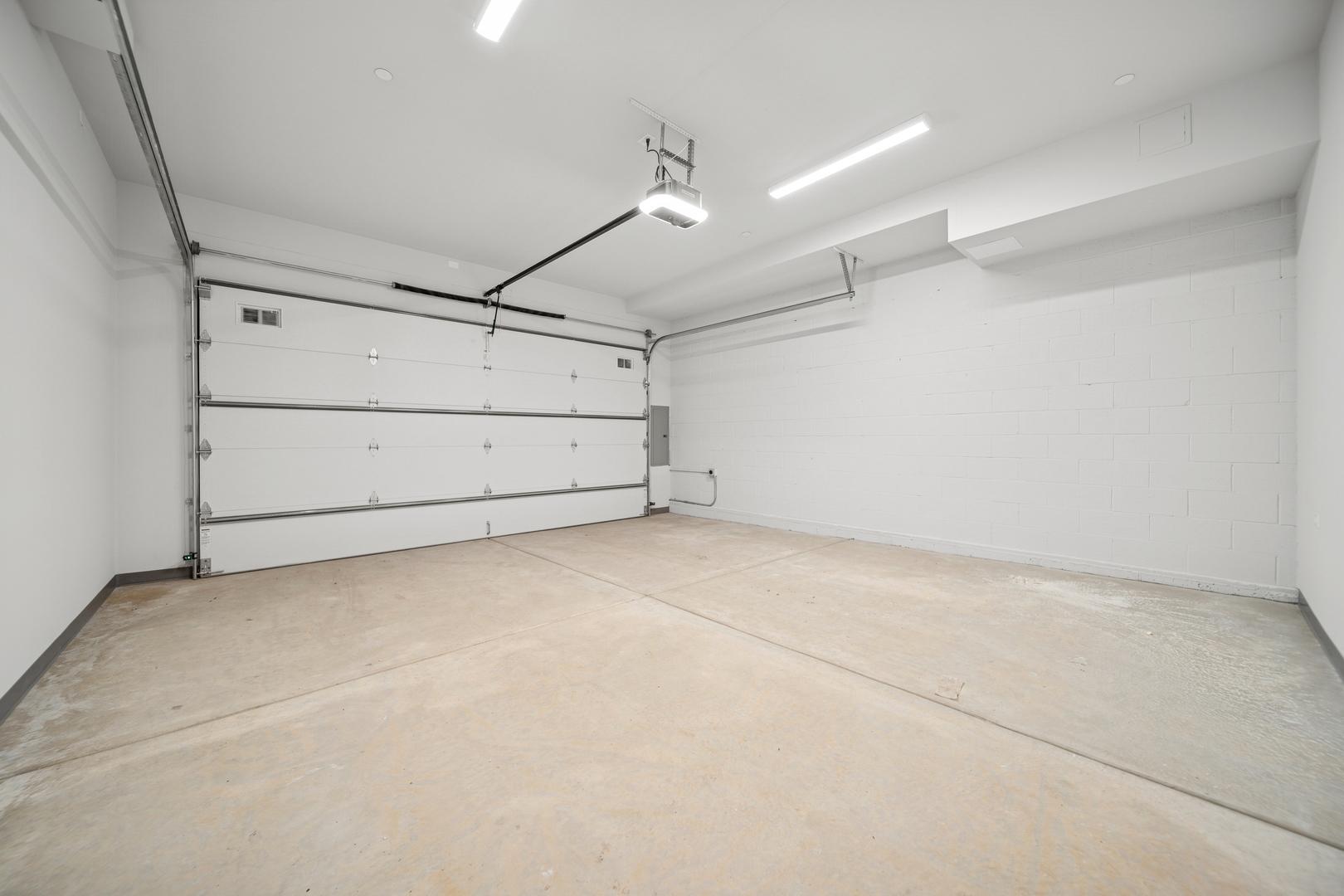 1333 East Madison Park Chicago, IL 60615 - Photo 26 of 32 a view of a garage