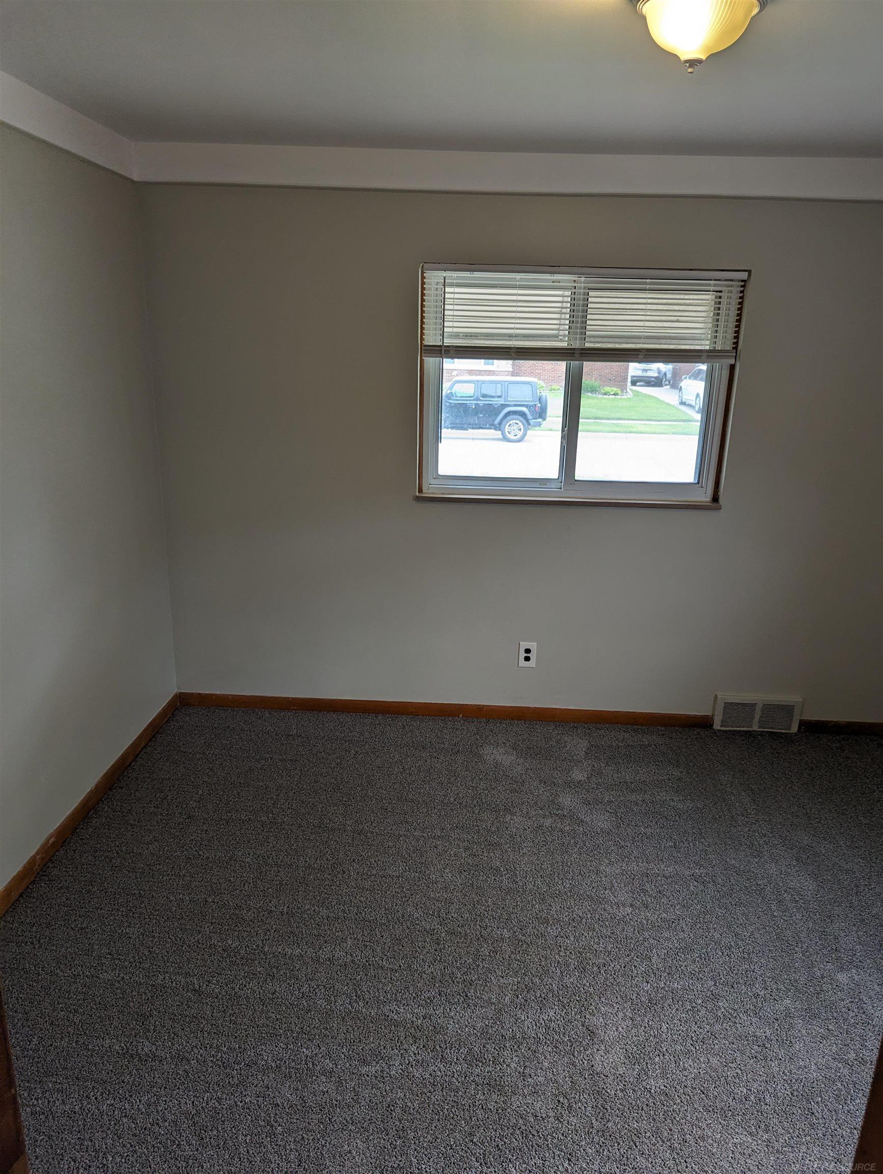 24685 Ridgecroft Avenue Eastpointe, MI 48021 - Photo 10 of 12 50155688-9A51041D-7139-4D79-AE1D-5EEE02053788.JPG