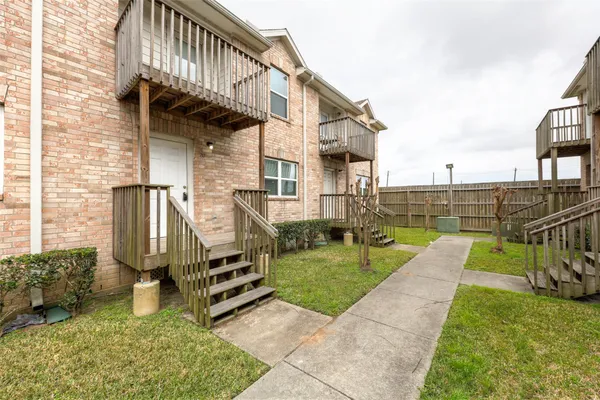 $1,700 | 11905 Algonquin Drive, Unit 20, Houston, TX 77089