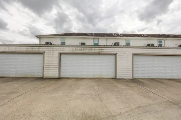 $1,700 | 11905 Algonquin Drive, Unit 20, Houston, TX 77089