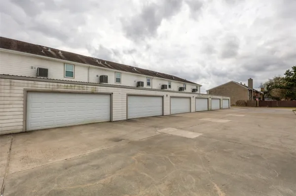 $1,700 | 11905 Algonquin Drive, Unit 20, Houston, TX 77089