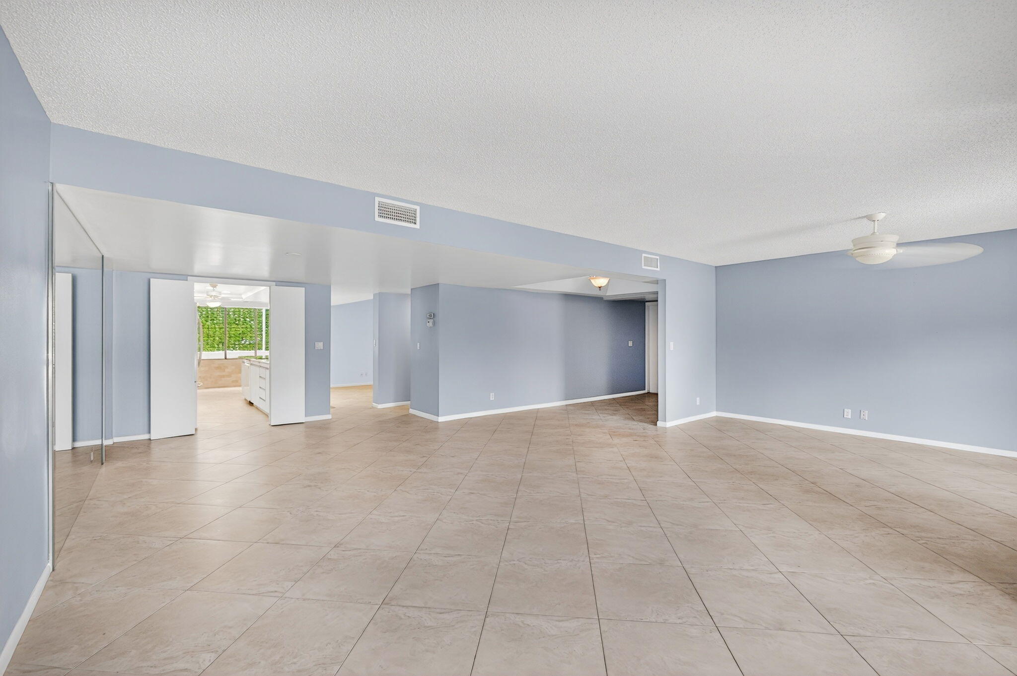 1100 Surf Road, Unit 109 Singer Island, FL 33404 - Photo 18 of 78 Living room/Great Room