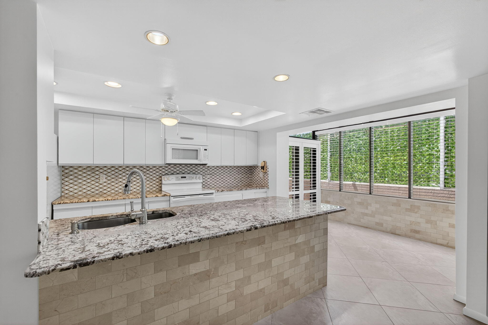 1100 Surf Road, Unit 109 Singer Island, FL 33404 - Photo 32 of 78 Kitchen