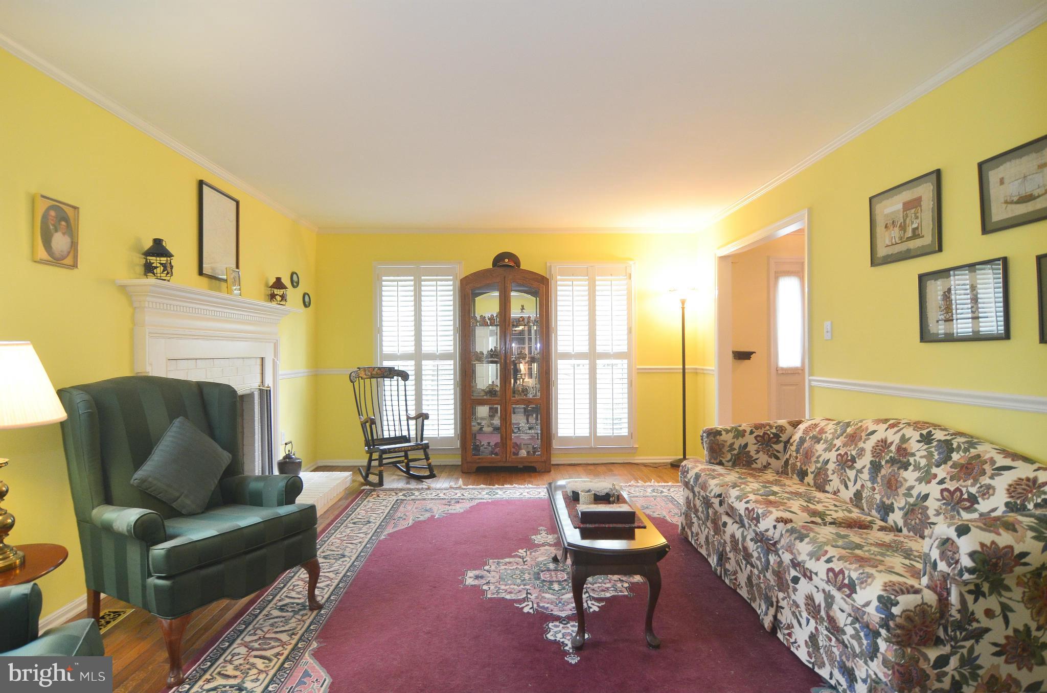 3310 Miller Heights Road Oakton, VA 22124 - Photo 6 of 23 Living Room