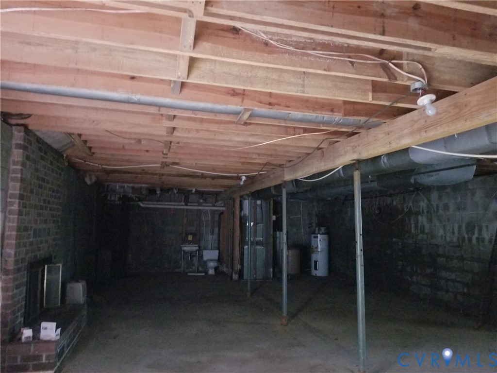 22417 Cox Road Sutherland, VA 23885 - Photo 20 of 22 a view of a storage room
