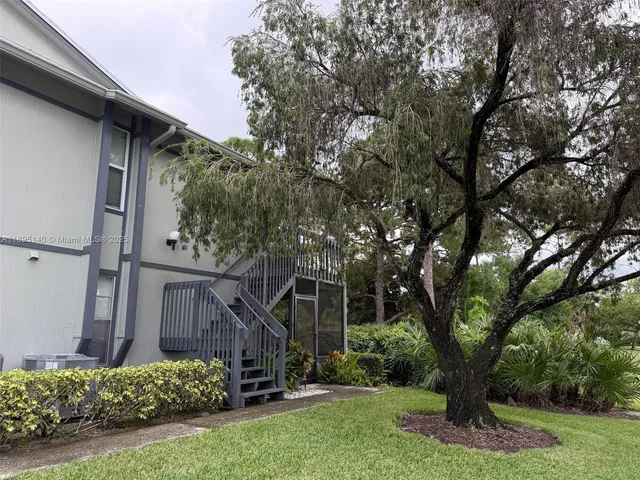 $2,000 | 8228 Southeast Croft Circle, Unit J8, Hobe Sound, FL 33455