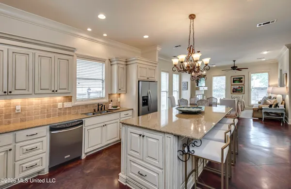 $610,000 | 241 Sycamore Lane, Madison, MS 39110