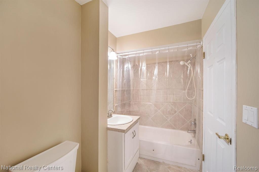 735 Oak Brook Ridge Drive Rochester Hills, MI 48307 - Photo 18 of 30