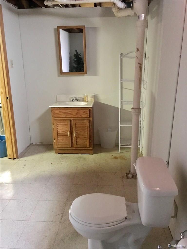 2446 Derby Road Birmingham, MI 48009 - Photo 16 of 16 Basement Bath - includes shower.