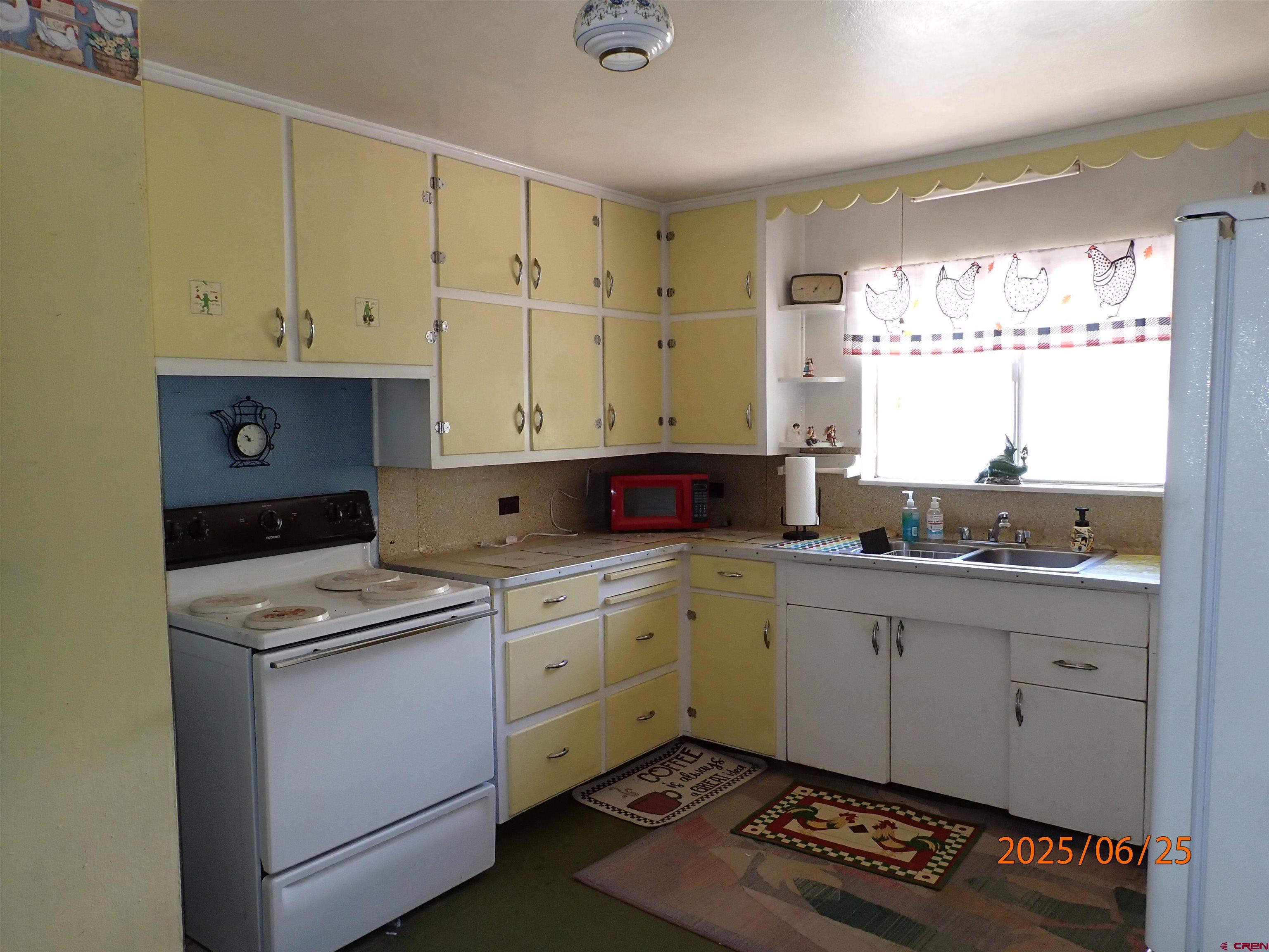 21391 Kaiser Road Austin, CO 81410 - Photo 5 of 12 a kitchen that has a sink and a stove in it