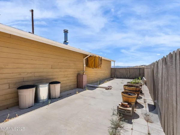 a view of a dry back yard of a building