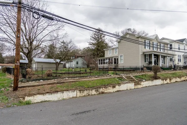 $249,900 | 309 Virginia Avenue, Shenandoah, VA 22849