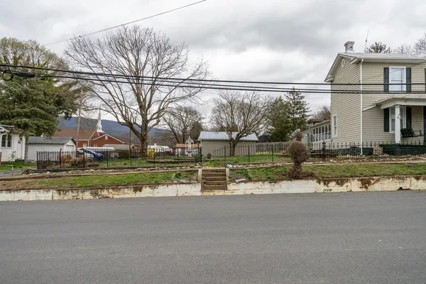 $249,900 | 309 Virginia Avenue, Shenandoah, VA 22849