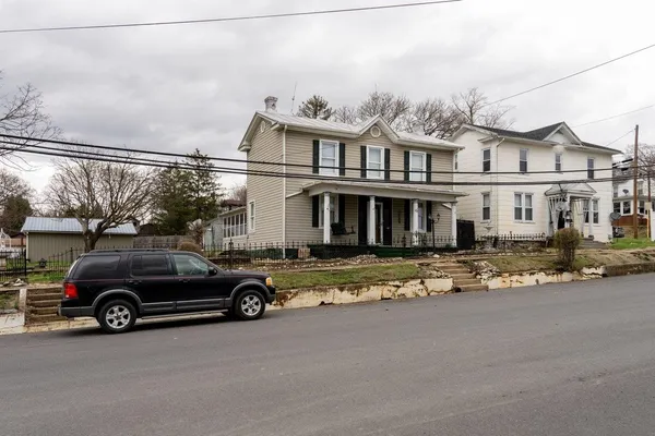 $249,900 | 309 Virginia Avenue, Shenandoah, VA 22849