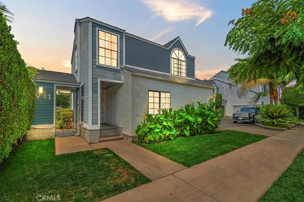 $590,000 | 5921 Templeton Street, Unit G, Huntington Park, CA 90255