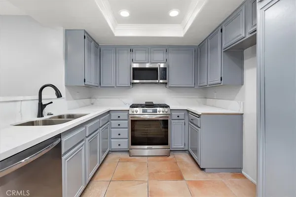 $590,000 | 5921 Templeton Street, Unit G, Huntington Park, CA 90255