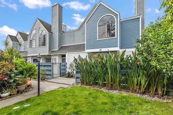 $600,000 | 5921 Templeton Street, Unit G, Huntington Park, CA 90255