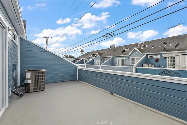 $590,000 | 5921 Templeton Street, Unit G, Huntington Park, CA 90255