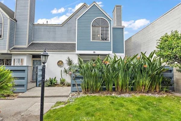 $600,000 | 5921 Templeton Street, Unit G, Huntington Park, CA 90255