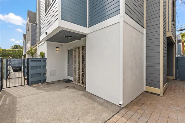 $600,000 | 5921 Templeton Street, Unit G, Huntington Park, CA 90255