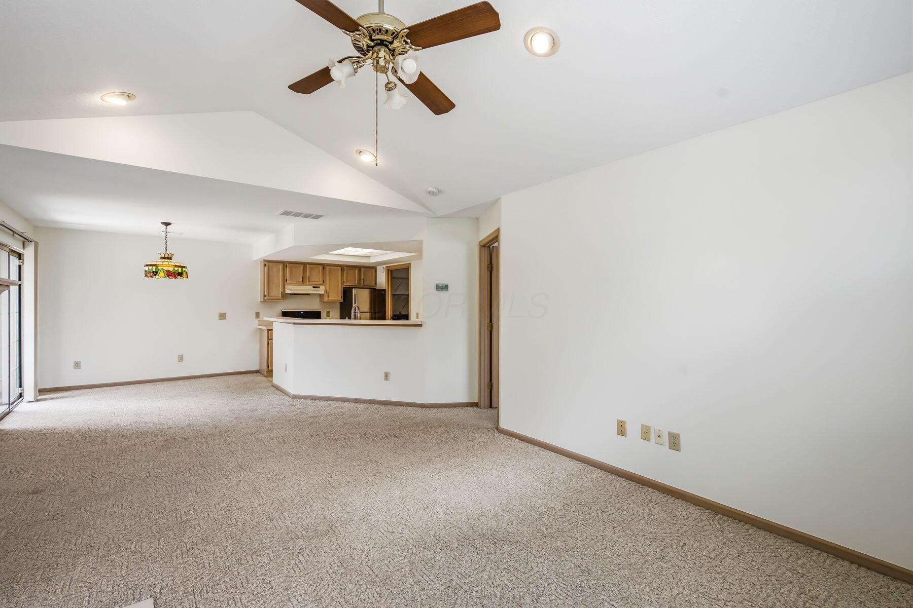 5831 Locbury Lane, Unit R Dublin, OH 43016 - Photo 9 of 35