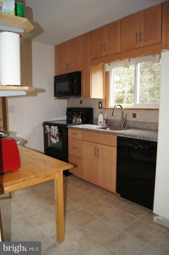 1002 Litchfield Road Baltimore, MD 21239 - Photo 21 of 30 Table space, too.