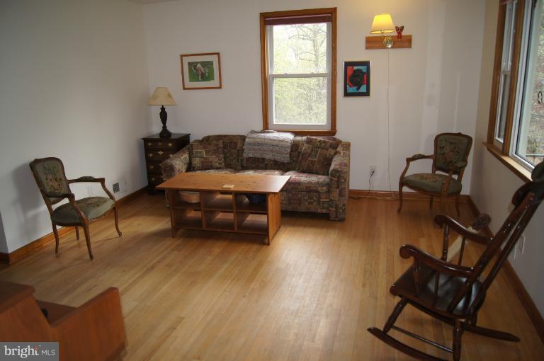 1002 Litchfield Road Baltimore, MD 21239 - Photo 26 of 30 Living Room