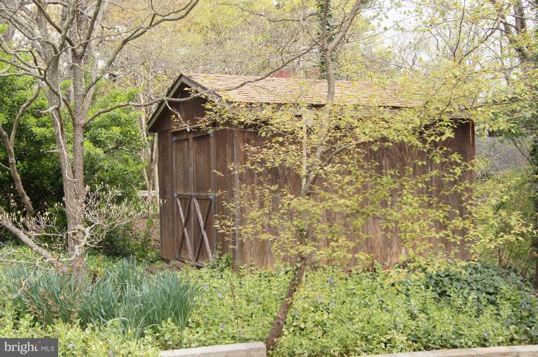 1002 Litchfield Road Baltimore, MD 21239 - Photo 5 of 30 Shed for outside storage.
