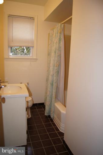 1002 Litchfield Road Baltimore, MD 21239 - Photo 7 of 30 Hall bath. Tub reglazed.