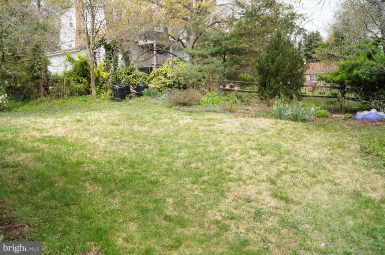 1002 Litchfield Road Baltimore, MD 21239 - Photo 8 of 30 Landscaped back yard.