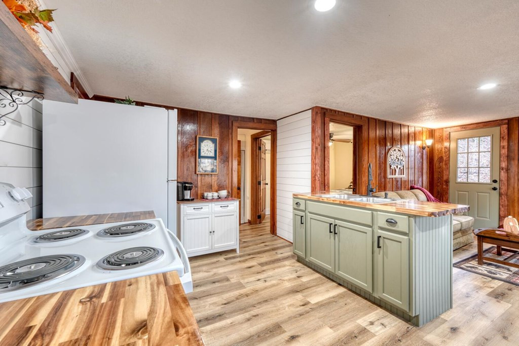 408 Smith Road Brasstown, NC 28902 - Photo 13 of 38