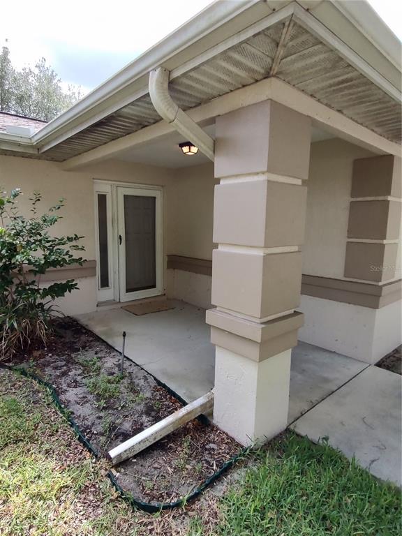 6202 Southwest 100th Loop Ocala, FL 34476 - Photo 3 of 24 a view of a small house with plants