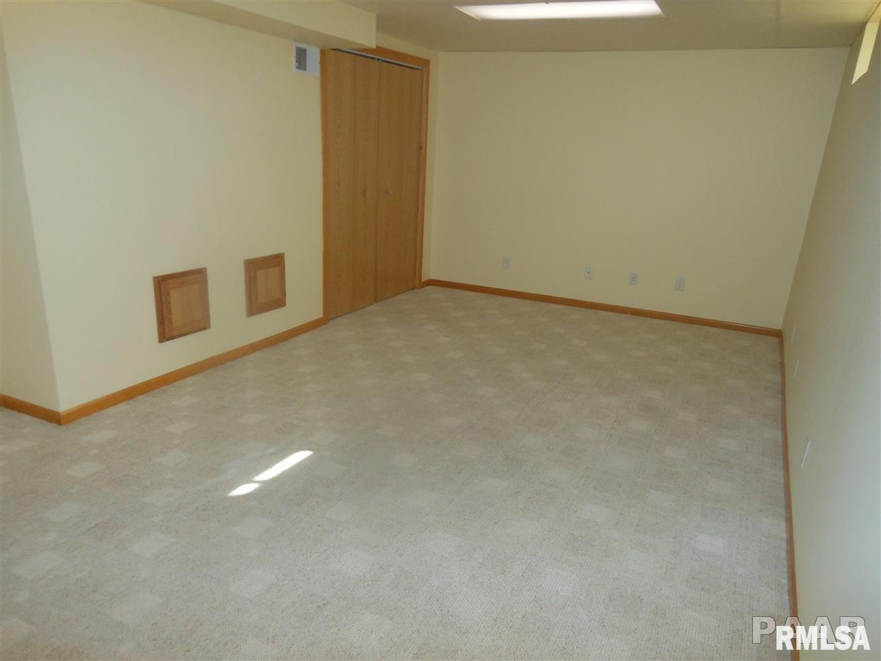 1102 West Ridge Road Peoria, IL 61614 - Photo 27 of 34 Gallery Image 27