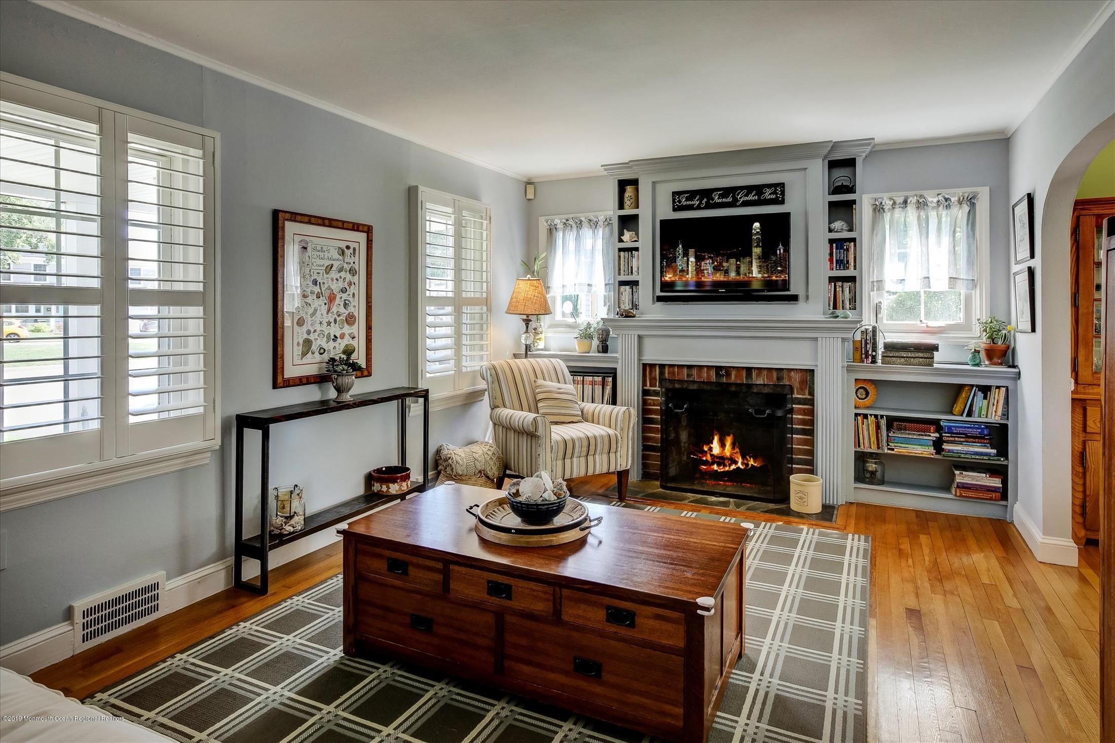 85 Lakewood Road Manasquan, NJ 08736 - Photo 5 of 32 06-Living