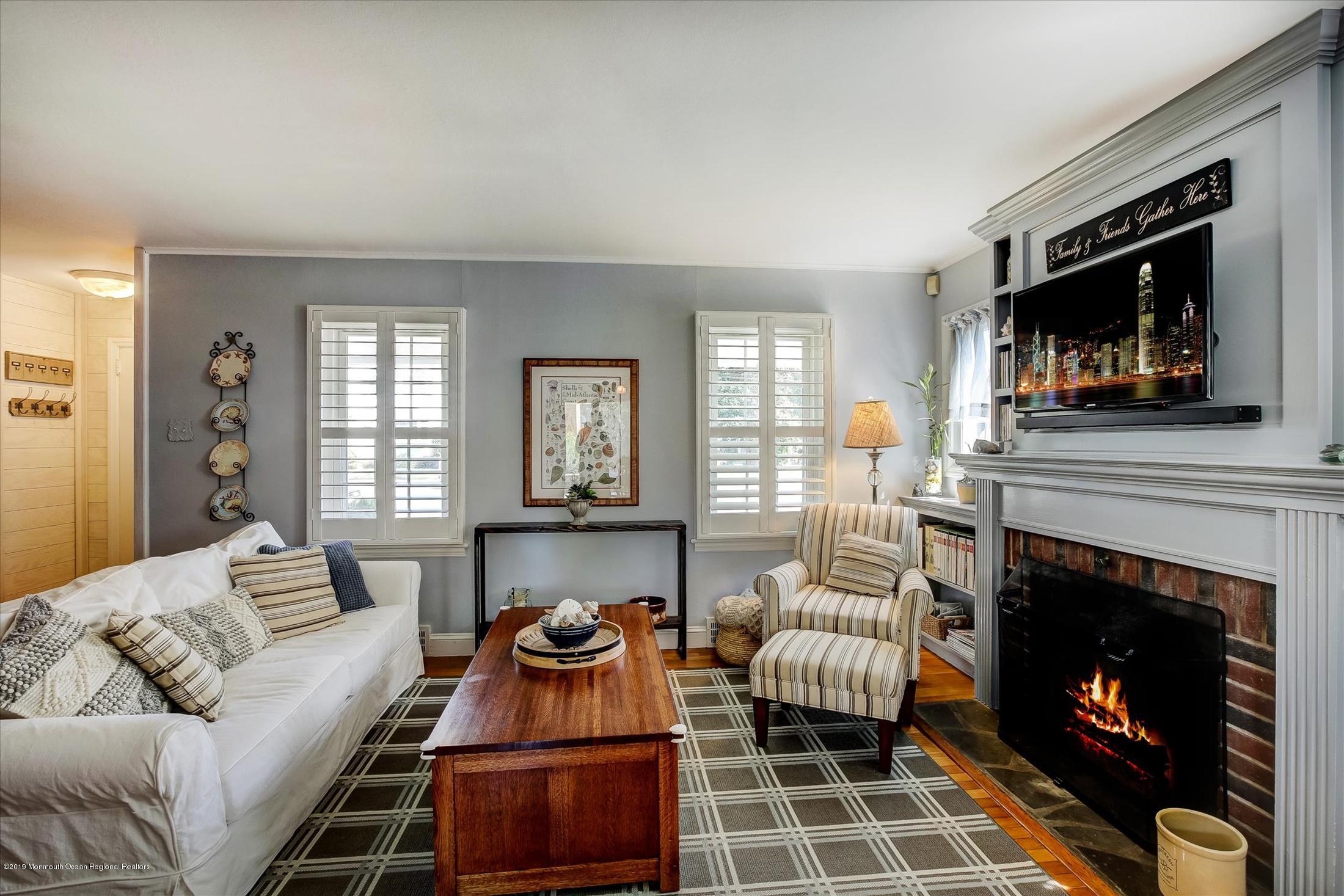 85 Lakewood Road Manasquan, NJ 08736 - Photo 7 of 32 08-Living