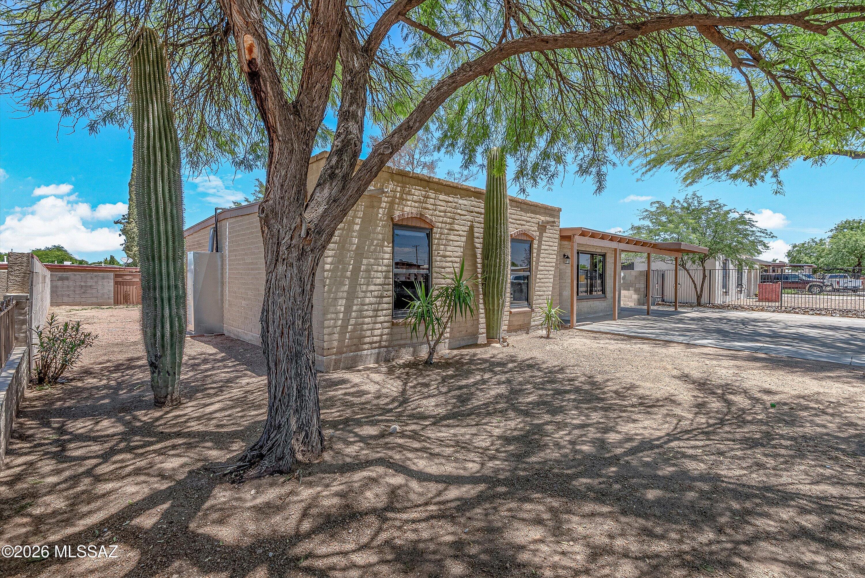 236 West Bilby Road Tucson, AZ 85706 - Photo 4 of 26 03-Front of Home