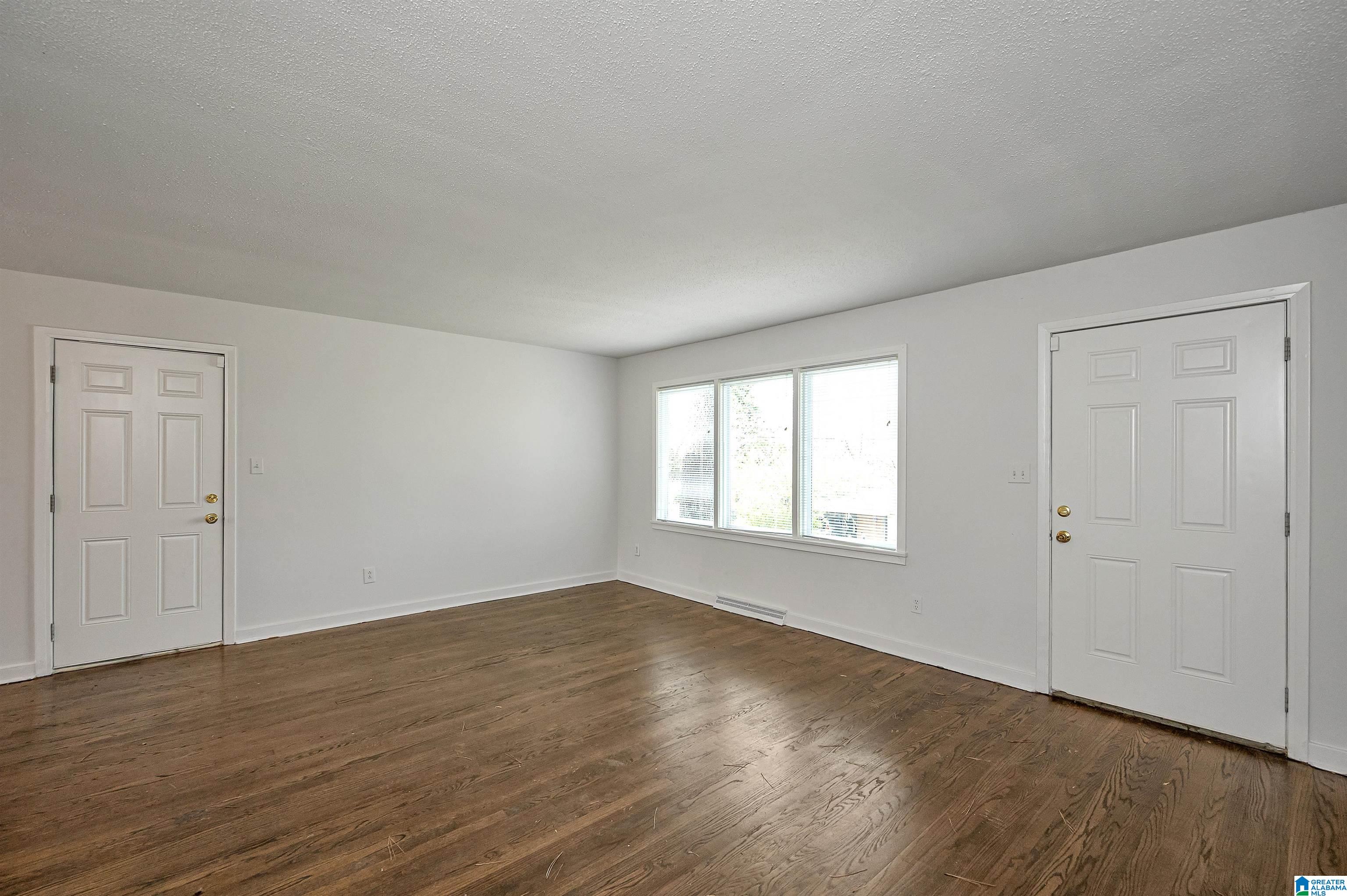 9837 Greenlee Road Birmingham, AL 35215 - Photo 4 of 31
