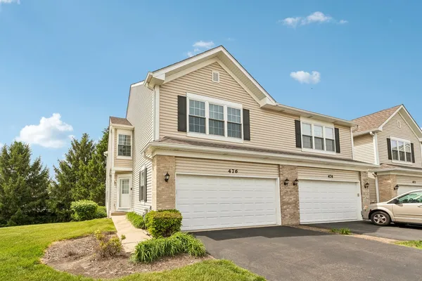 $2,575 | 476 Windham Cove Drive, Crystal Lake, IL 60014