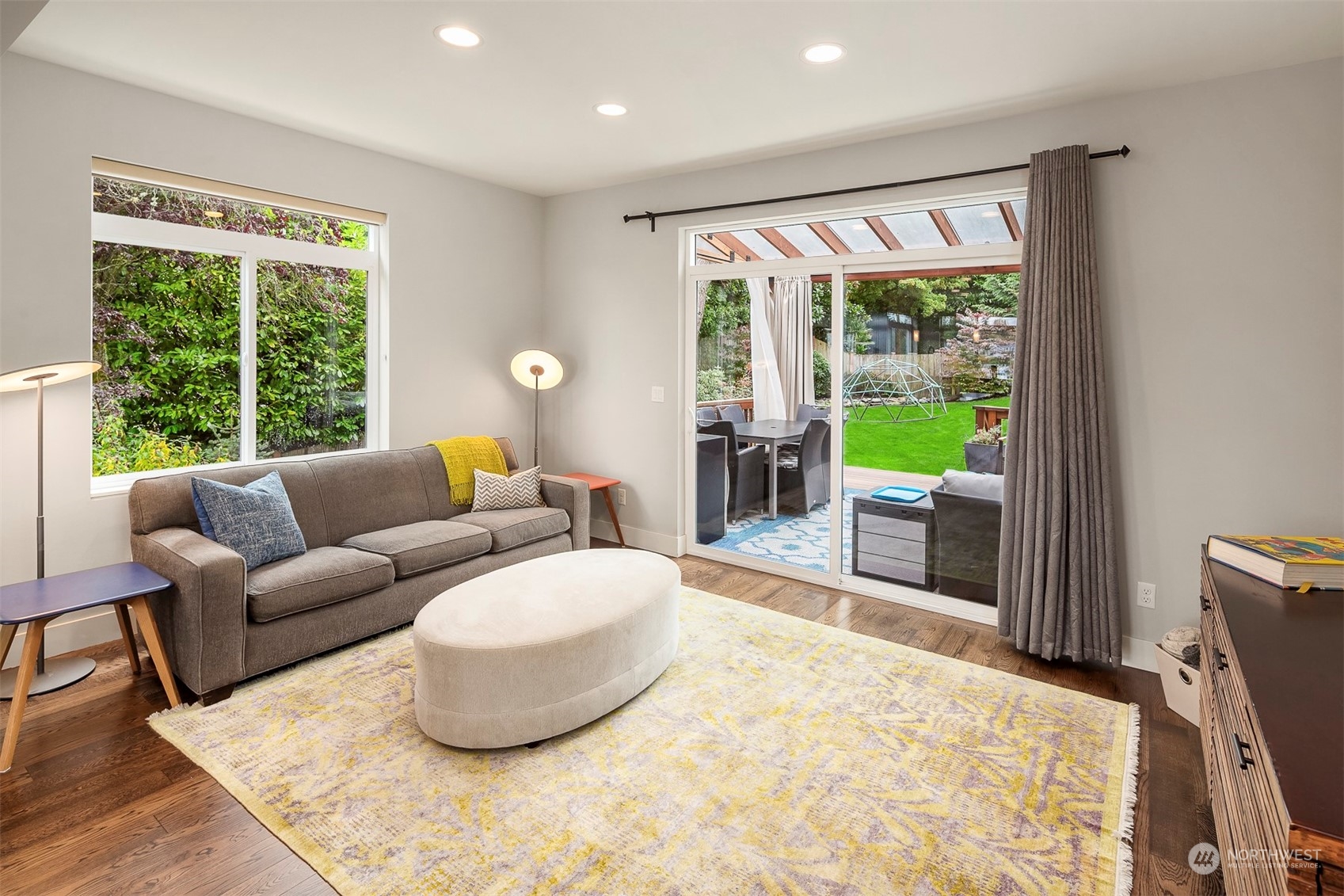3621 West Commodore Way Seattle, WA 98199 - Photo 12 of 40 Gallery Image 12