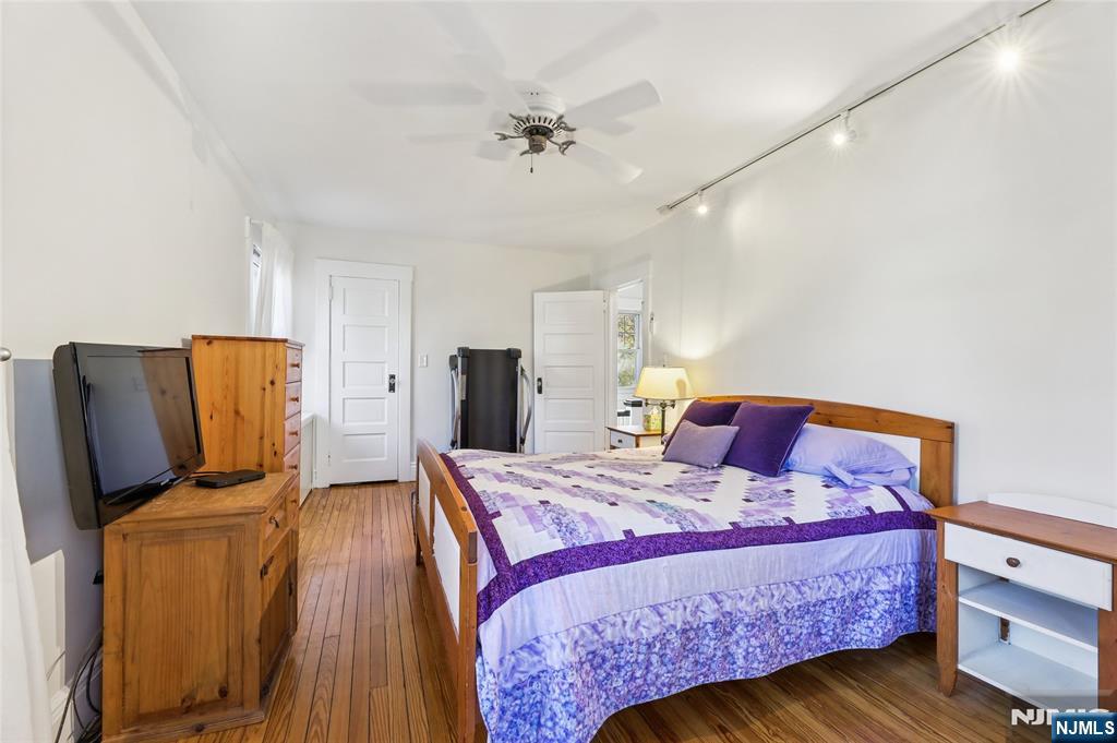 160 Pinewood Place Teaneck, NJ 07666 - Photo 19 of 34